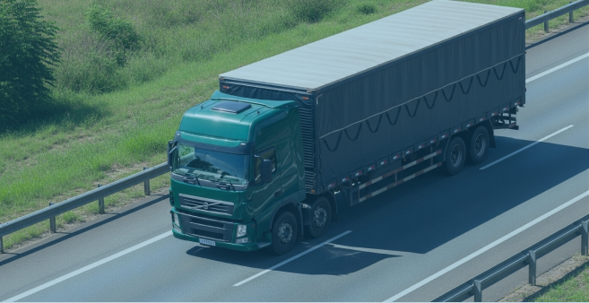 Caminhão trafegando em rodovia